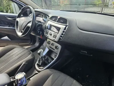 Usata Lancia Delta 103 CV (75 kW) 2012 Utilitaria
