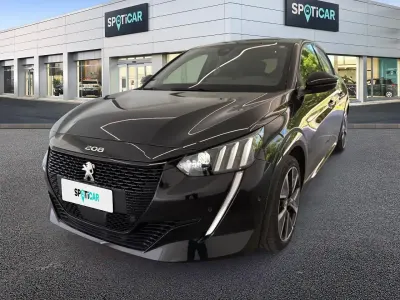 Usata Peugeot e-208 GT 100 kW (136 CV) 2022 Nero Utilitaria