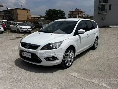 Usata Ford Focus 110 CV (80 kW) 2010 Bianco Station wagon