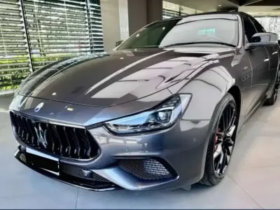 Usata Maserati Ghibli 349 CV (256 kW) 2022 Argento luna Berlina