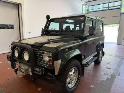 Usata Land Rover Defender 122 CV (89 kW) 2000 Verde Station wagon