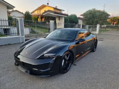 Usata Porsche Taycan 141 kW (193 CV) 2021 Nero Berlina