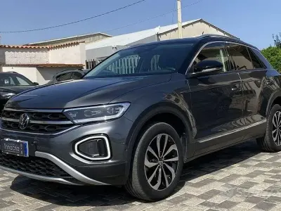 Usata VW T-Roc Style 150 CV (110 kW) 2023 Nero SUV