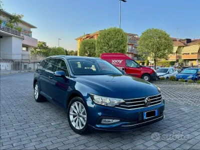 Usata VW Passat 150 CV (110 kW) 2022 Bluazzurro Station wagon