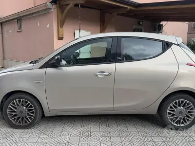 Usata Lancia Ypsilon Silver 69 CV (50 kW) 2012 Utilitaria