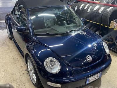 Usata VW New Beetle 105 CV (77 kW) 2004 Blu Utilitaria