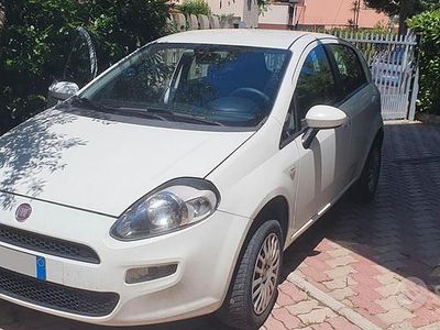 Begagnad Fiat Punto Street 77 HK (56 kW) 2014 Vit Halvkombi