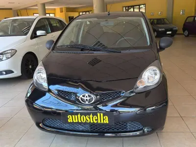 Usata Toyota Aygo 68 CV (50 kW) 2008 Nero Utilitaria