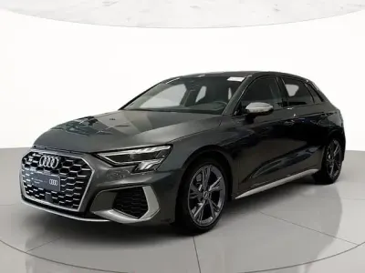 Usata Audi S3 Comfort 310 CV (228 kW) 2023 Grigio daytona perla Berlina