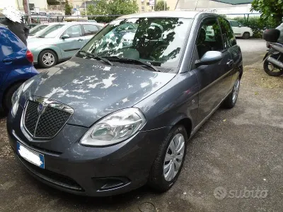 Usado Lancia Ypsilon 60 HP (44 kW) 2009 Cinzento Citadino