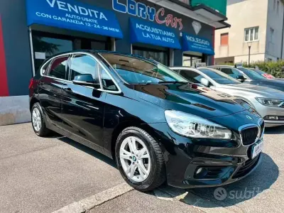 Usata BMW 218 Luxury Line 150 CV (110 kW) 2016 Nero Station wagon