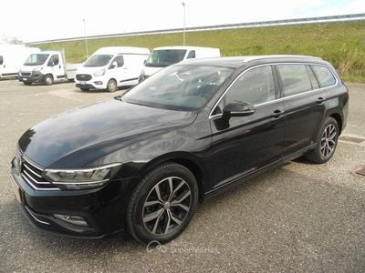 Usata VW Passat 150 CV (110 kW) 2021 Nero metallizzato Station wagon