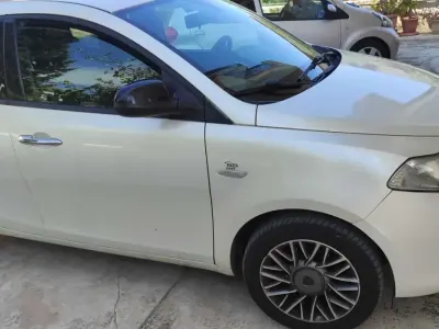 Usata Lancia Ypsilon Gold 86 CV (63 kW) 2011 Bianco Utilitaria