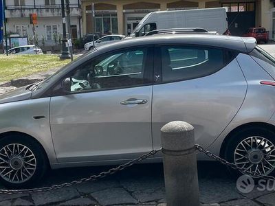 Usata Lancia Ypsilon 85 CV (62 kW) 2011 Grigio Utilitaria