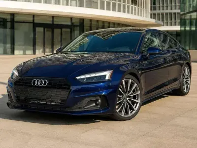 Usata Audi A5 Sportback Ambiente 150 CV (110 kW) 2025 Blu/azzurro Utilitaria