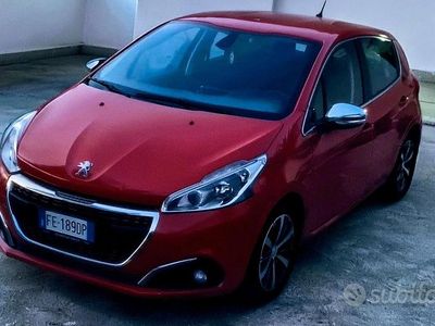 Usata Peugeot 208 Allure 75 CV (55 kW) 2016 Rosso Utilitaria
