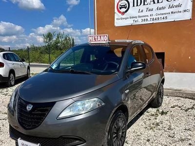 Begagnad Lancia Ypsilon 85 HK (62 kW) 2014 Grå Halvkombi