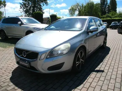Käytetty Volvo V60 Summum 163 HP (119 kW) 2011 Harmaa Farmari