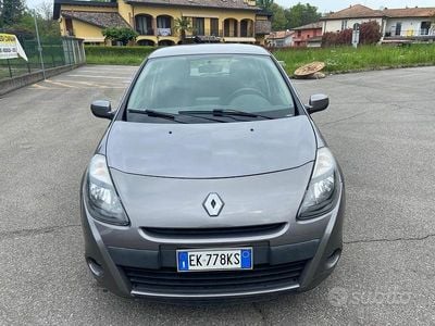 Usata Renault Clio II 75 CV (55 kW) 2011 Grigio Berlina