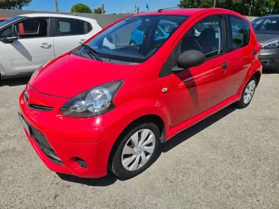 Brugt Toyota Aygo Connect Style 68 HK (50 kW) 2013 Rød Hatchback