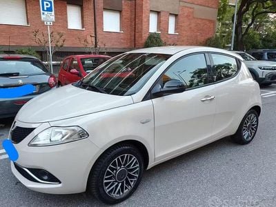 Usata Lancia Ypsilon Silver 69 CV (50 kW) 2016 Beige Utilitaria