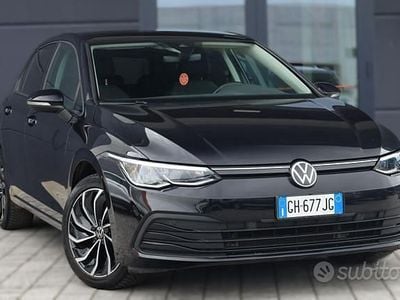 Usata VW Golf VII Life 115 CV (84 kW) 2021 Nero Utilitaria