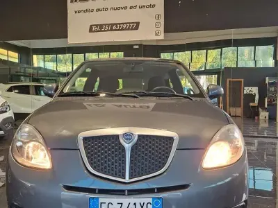 Usata Lancia Ypsilon 60 CV (44 kW) 2010 Grigio Utilitaria