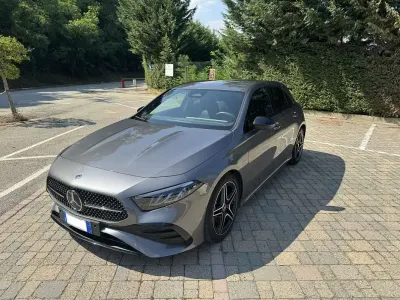 Usata Mercedes A180 Advanced Plus 116 CV (85 kW) 2025 Grigio Berlina