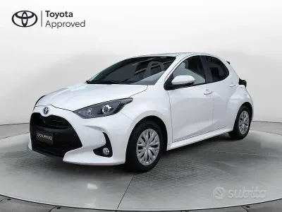 Usata Toyota Yaris Hybrid Active 116 CV (85 kW) 2023 Bianco Berlina