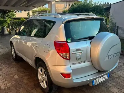 Usata Toyota RAV4 136 CV (100 kW) 2008 Grigio SUV