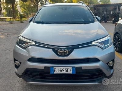Usata Toyota RAV4 128 CV (94 kW) 2017 SUV