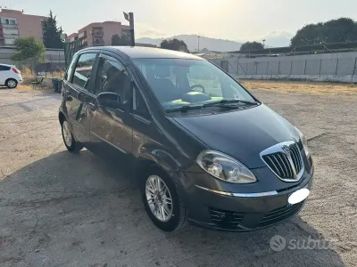 Usata Lancia Musa 95 CV (69 kW) 2012 Grigio Monovolume