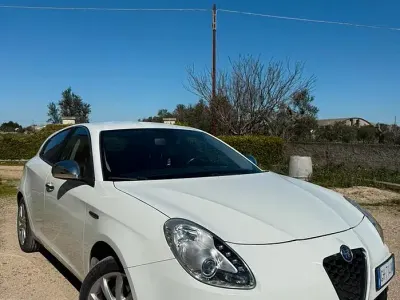 Usata Alfa Romeo Giulietta 105 CV (77 kW) 2015 Bianco Utilitaria