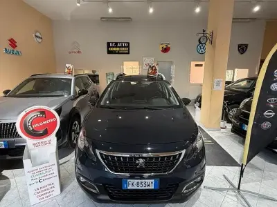 Usata Peugeot 2008 Active 99 CV (72 kW) 2017 Blu SUV