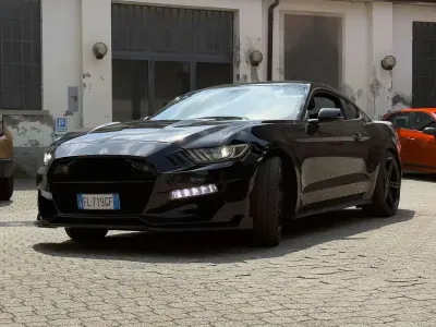 Usata Ford Mustang Convertible 314 CV (230 kW) 2017 Nero Cabrio