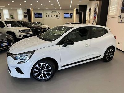 Begagnad Renault Clio V Equilibre 67 HK (49 kW) 2023 Vit Sedan