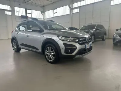 Usata Dacia Sandero Comfort 101 CV (74 kW) 2021 Argento Berlina