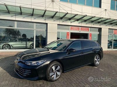 Usata VW Passat Elegance 150 CV (110 kW) 2025 Nero Station wagon