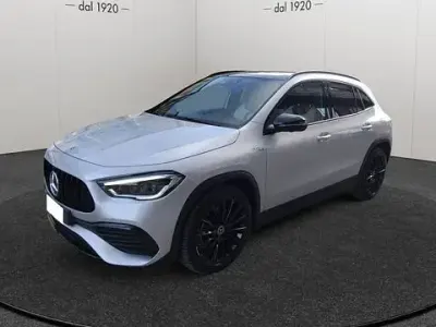 Usado Mercedes GLA200 Premium 150 CV (110 kW) 2021 Plateado SUV