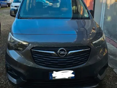 Usata Opel Combo 100 CV (73 kW) 2021 Grigio Monovolume