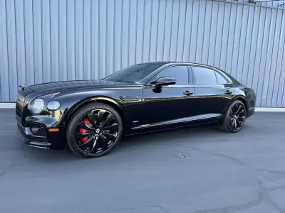 Usata Bentley Flying Spur 416 CV (305 kW) 2023 Nero Berlina