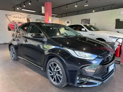 Gebraucht Toyota Yaris Hybrid Style 92 PS (67 kW) 2022 Schwarz Limousine