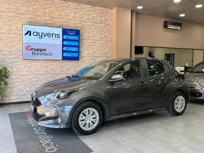 Usata Toyota Yaris Hybrid Business Edition 92 CV (67 kW) 2022 Grigio Berlina