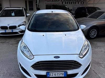 Usata Ford Fiesta 95 CV (69 kW) 2015 Bianco Berlina