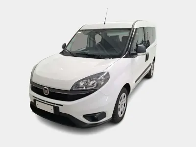 Usata Fiat Doblò Lounge 105 CV (77 kW) 2022 Bianco Monovolume