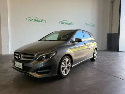Usata Mercedes B180 Business 109 CV (80 kW) 2016 Grigio metallizzato Utilitaria