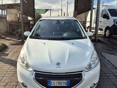 Bianco Usata 2014 Peugeot 208 Allure Utilitaria | 5200 € (Buon prezzo)