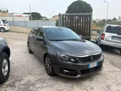 Usata Peugeot 308 131 CV (96 kW) 2021 Grigio Station wagon