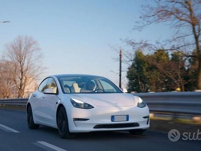 Usata Tesla Model 3 366 kW (498 CV) 2021 Bianco Berlina