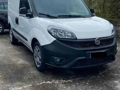Usata Fiat Doblò S 120 CV (88 kW) 2021 Bianco Monovolume